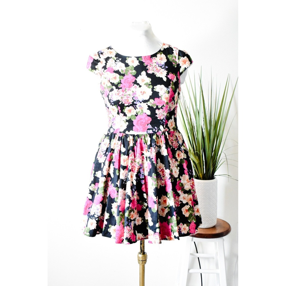 Gracia Floral Fit and Flare Dress Womens Large Black Pink Cap Sleeve Short Mini